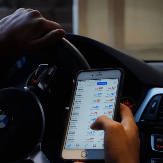 Safe Finvics echipa de experți în cripto-investiții